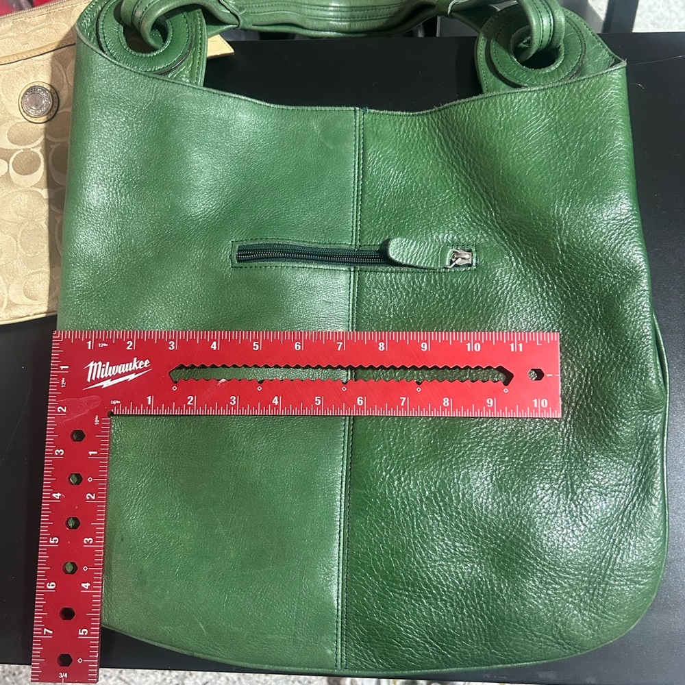Elegant Green Leather Tote Bag - Picture 6 of 7